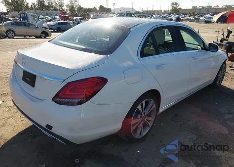 2019 Mercedes-Benz C 300 z USA, uszkodzony, nr VIN 55SWF8DB9KU288770